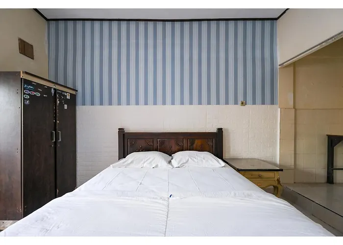 Hotel Collection O 91684 Syariah 2*